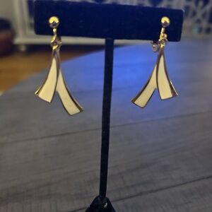 Elegant Avon Gold and Cream Brushstroke Clip Dangle Earrings